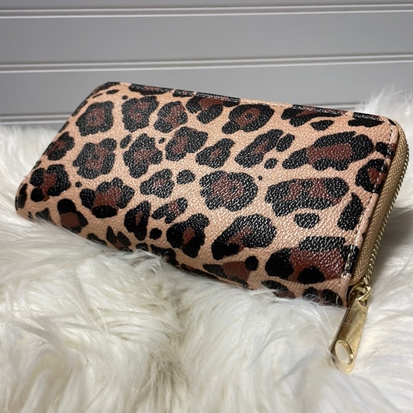 Leopard Vegan Leather Single Zipper Wallet - Picture 11 of 11